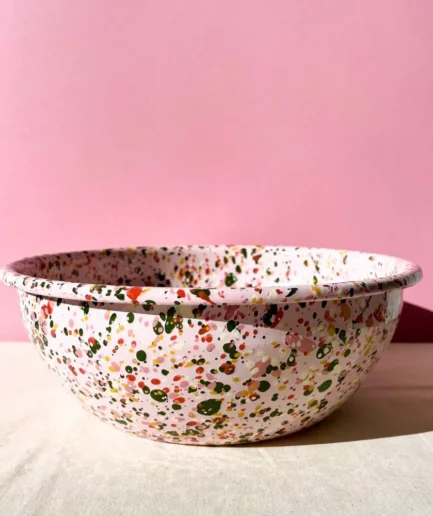 Duża różowa miska emaliowana